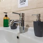 2br In The Heart Of Centre Apartamento